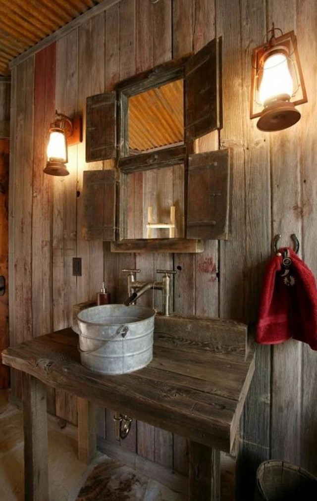 baie rustica pereti lemn – Baia Colorată